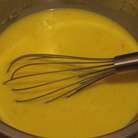 Рикотту растереть вилкой,постепенно добавляя сахар.Добавить яйца,сок и цедру апельсина,растительное масло и перемешать.