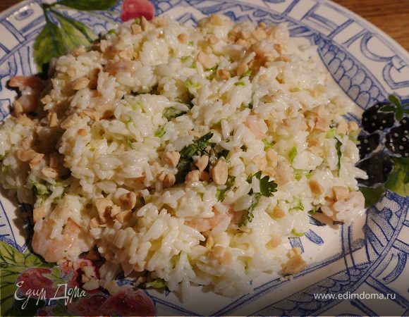 Восточный рисовый салат с креветками