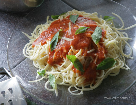 Спагетти с имбирем и помидорами