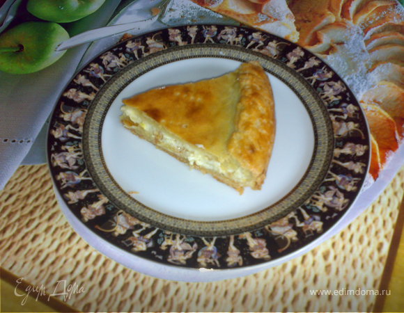 Французский пирог с луком и плавленным сырком.