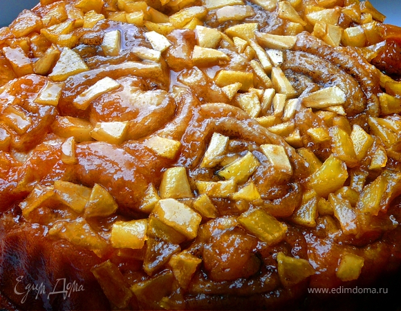 Влажные коричные булочки в яблочной карамели