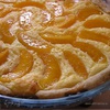 Творожно-лимонный пирог с персиками