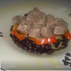 Черная фасоль и чатни из сладкого перца и шалота + тушеная говядина с чесноком и имбирем.