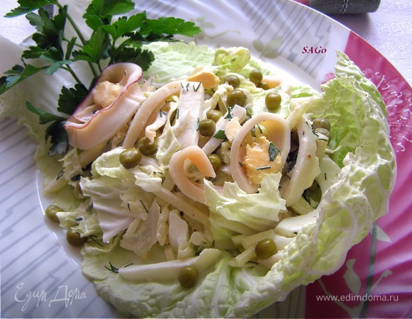 Салат с кальмарами и пекинской капустой "Нежность"