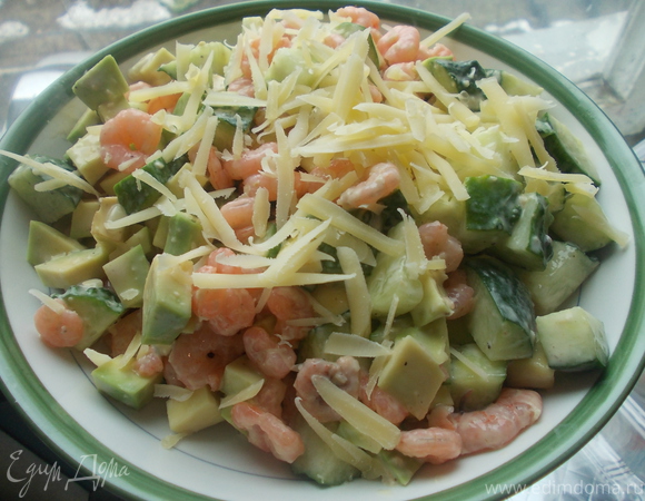 Салат из авокадо и креветок с имбирной заправочкой