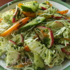 Салат с лапшой и шпинатной заправкой