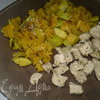 Рис с куркумой, паприкой и овощами и грудка индейки с хмели-сунели