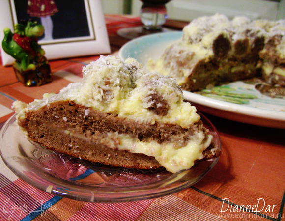 Шоколадный бисквитный торт с заварным кремом и кокосовыми шариками