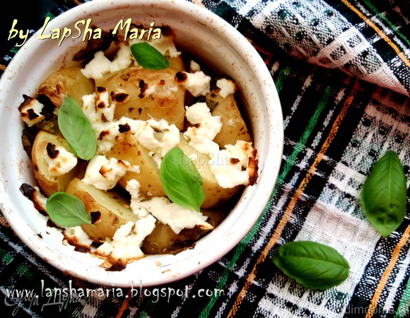 Молодой картофель с легкой фетой и базиликом