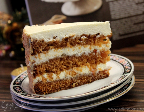 Бисквитный торт с творожным кремом и клубникой
