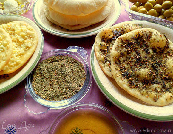 Манаиш-лепешки с сыром и кунжутом, заатаром