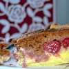 Пирог с малиной в ванильном креме под ореховым одеялом