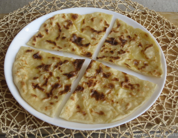 Карачаевские хычины с картошкой и сыром, обжаренные в масле: видео-рецепт