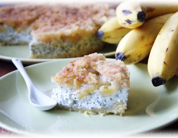 Творожный пирог с маком и карамелизированным бананом