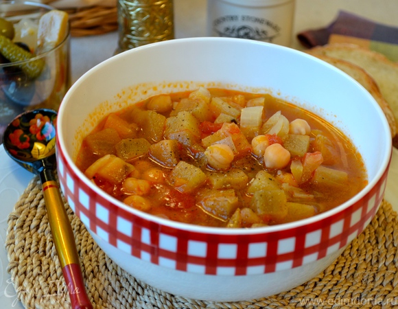 Томатно-баклажановый суп с нутом