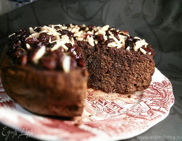 Миндально-шоколадный торт с вишнёвой глазурью