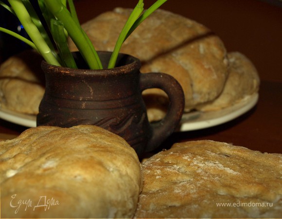 Пшенично-ржаные лепешки с луком