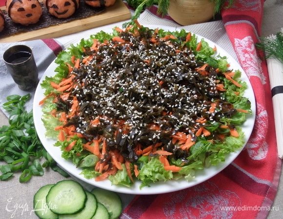 Салат из морской капусты и крабовых палочек – кулинарный рецепт