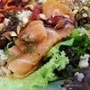 Салат из перловки с лососем и нектарином