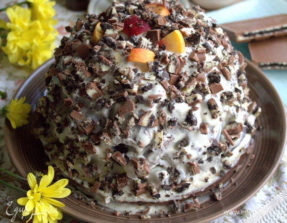 Торт с шоколадным муссом и консервированными персиками