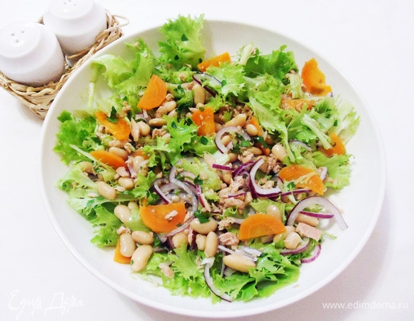 Яркий салат с тунцом и листьями салата — Кулинарные рецепты любящей жены