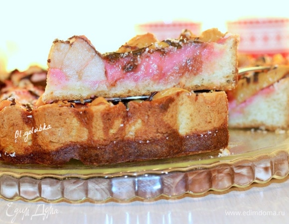 Ванильный пирог с яблочно-малиновым суфле