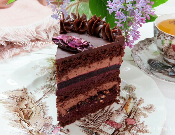 Шоколадный пирог с чёрной смородиной