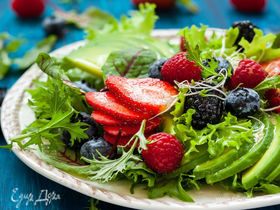 Витаминные салаты: фрукты против овощей