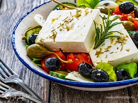 10 вкусных салатов с сыром