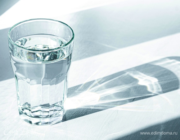 Сколько воды в день нужно пить: рекомендации эндокринолога