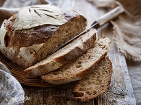 Названы хитрости, которые помогут сохранить свежесть хлеба