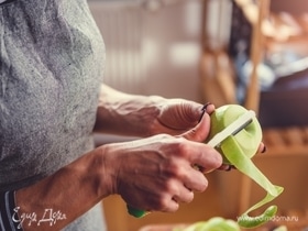 Нутрициолог назвала фрукты, которые можно и нельзя есть с кожурой