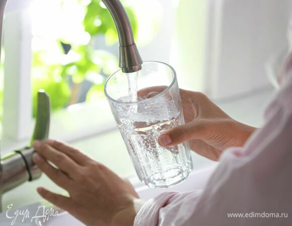 Пить, чтобы жить: врачи установили связь между недостатком воды и тромбами