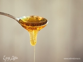 Диетолог ответила, сколько сахара содержится в 1 ложке меда