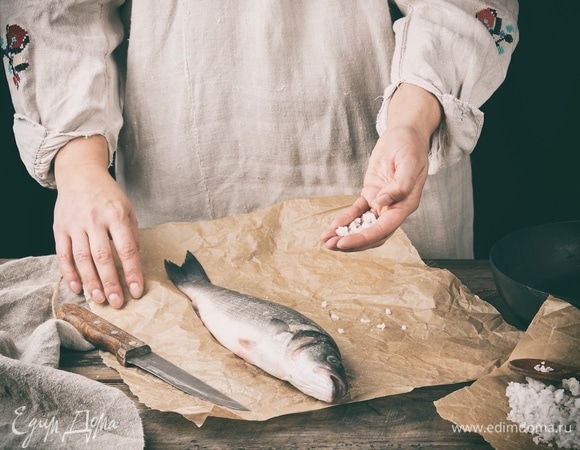 Эксперт раскрыла список продуктов, которые убирают рыбный запах с рук и посуды