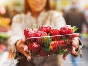 Есть ли польза в несезонных ягодах и фруктах? Ответила врач