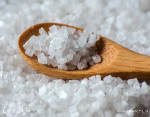 Найдена добавка в соли, которая при нагревании становится ядом — врач Лебедева призвала читать состав