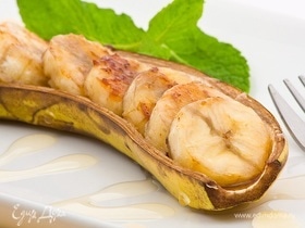 Десерты на мангале: кулинары поделились рецептом банановых «лодочек»