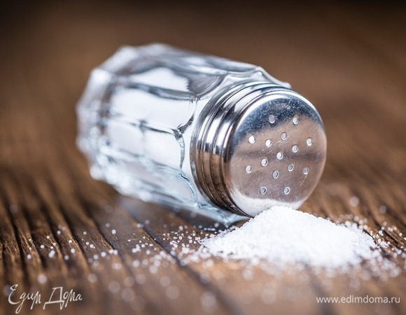 Отеки, больные почки и давление: названы продукты с самым высоким содержанием соли