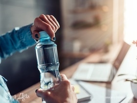 Диетолог Соломатина объяснила, откуда взялся миф про употребление 2 литров воды в день