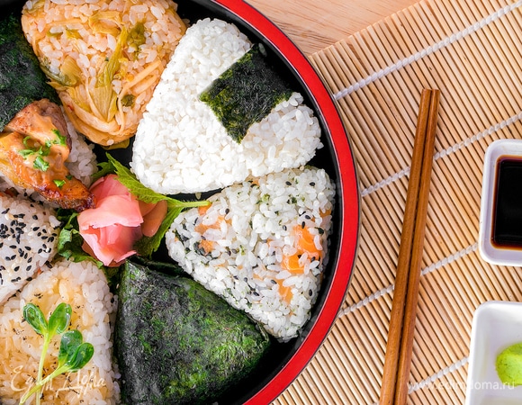 Онигири с разными начинками: 5 рецептов японской закуски и советы по приготовлению