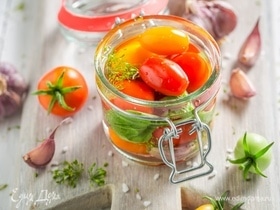 Подать к картошке, взять на шашлыки: рецепт пряных малосольных помидоров от «Едим Дома»