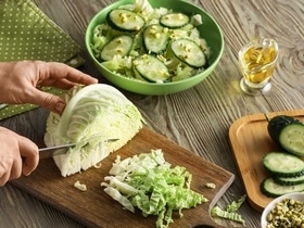 Салат из свежей капусты: простые, вкусные и быстрые рецепты на каждый день