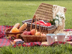10 вкусных и простых закусок для идеального пикника