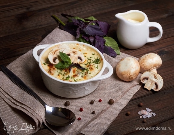 Что приготовить с шампиньонами? Жульен с курицей и соусом бешамель