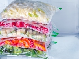 Эти заготовки нужно сделать в мае: нутрициолог подсказала, какие продукты заморозить и засушить на будущее