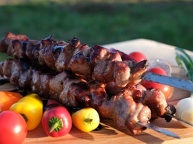 Из какого мяса получается самый полезный шашлык — 3 варианта, одобряемых врачом