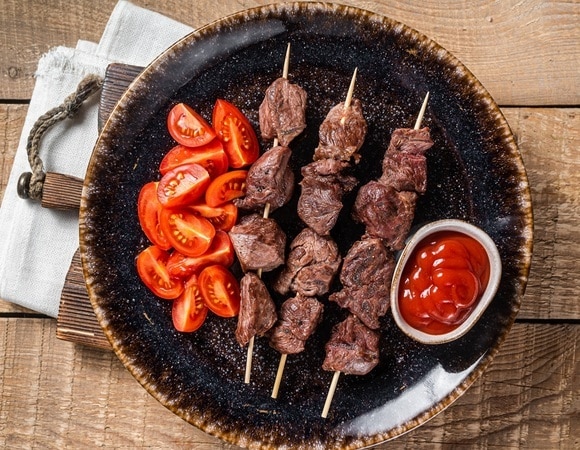 Взрыв вкуса: как создать идеальный соус к шашлыку своими руками