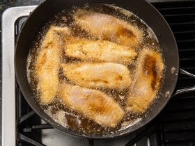 На каком масле жарить рыбу, чтобы не испортить ее вкус: шеф-повар все разъяснил