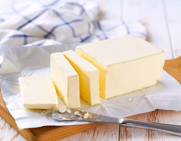 Пачка масла вместо обеда: чем опасен новый "похудательный" тренд из соцсетей